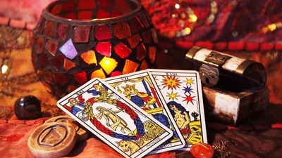 Read about the tarot horoscope for Aquarius 2025 for each month.