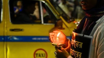 Junior doctors, medics and social activists shout slogans during a candle rally protesting against alleged slow investigation process of CBI as 4 months (120 days) past of that alleged brutal rape and murder of a junior doctor of RG Kar Hospital in Kolkata, India, on Monday, December 9, 2024. (Samir Jana/ Hindustan Times) Junior doctors, medics and social activists shout slogans during a candle rally protesting against alleged slow investigation process of CBI as 4 months (120 days) past of that alleged brutal rape and murder of a junior doctor of RG Kar Hospital in Kolkata, India, on Monday, December 9, 2024. (Samir Jana/ Hindustan Times)