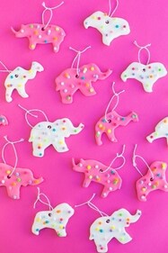 Kelly Mindell's animal cookie ornaments are just so cute! (Pic courtesy: studiodiy.com) Kelly Mindell's animal cookie ornaments are just so cute! (Pic courtesy: studiodiy.com)