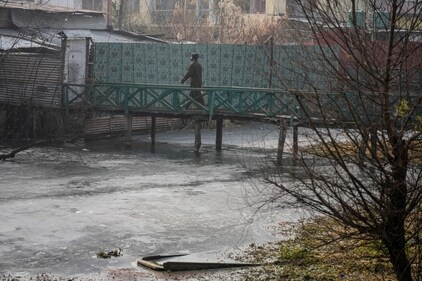 A Kashmiri man walks on a wooden bridge on the frozen surface of a water in the interior of Dal Lake on a cold day in Srinagar, Kashmir, Tuesday, Dec. 17, 2024. (AP) A Kashmiri man walks on a wooden bridge on the frozen surface of a water in the interior of Dal Lake on a cold day in Srinagar, Kashmir, Tuesday, Dec. 17, 2024. (AP)
