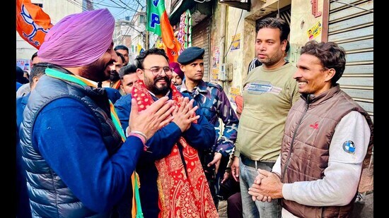 Union minister Ravneet Bittu campaigning for BJP candidates in Ludhiana on Thursday. (HT Photo)