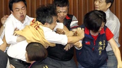 The DPP parliamentarians were attempting to stop three legal amendments which would make it more difficult for voters to oust elected officials who they see as unfit.&nbsp;(AP Photo) 
