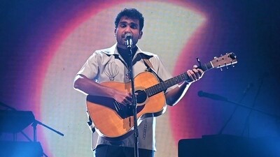 Prateek Kuhad performing on the opening day of Repertwarh Festival in Lucknow (Mustaq Khan/HT)