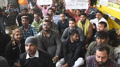 BPSC candidates demonstrating during their mass dharna re-examination of 70th CSE at Gardanibagh in Patna on Friday, (Santosh Kumar) BPSC candidates demonstrating during their mass dharna re-examination of 70th CSE at Gardanibagh in Patna on Friday, (Santosh Kumar)