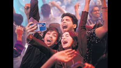 In Kho Gaye Hum Kahan, the trio of friends celebrate the heedlessness of youth. In Kho Gaye Hum Kahan, the trio of friends celebrate the heedlessness of youth.