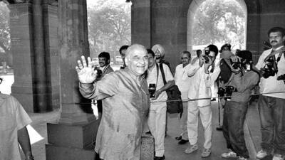 Initiating the discussion on the bill, BJP’s Madan Lal Khurana said his party was supporting the measure “half-heartedly” as the proposed assembly would be too weak to meet the aspirations of the people of the Capital. (HT Archive) Initiating the discussion on the bill, BJP’s Madan Lal Khurana said his party was supporting the measure “half-heartedly” as the proposed assembly would be too weak to meet the aspirations of the people of the Capital. (HT Archive)