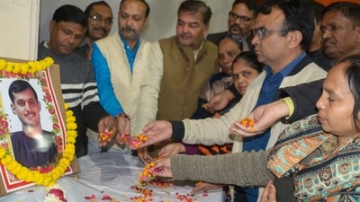 Congress workers pay tribute to party worker Prabhat Pandey who was allegedly killed during a protest near the Uttar Pradesh Assembly, in Kanpur, (PTI)