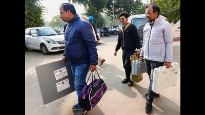Polling staff carrying election material leave for their respective polling station for Election Duty on the eve of Punjab Municipal Corporation Elections, at Polo Ground in Patiala on Friday. (ANI) Polling staff carrying election material leave for their respective polling station for Election Duty on the eve of Punjab Municipal Corporation Elections, at Polo Ground in Patiala on Friday. (ANI)