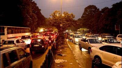 Scientists said traffic is a major contributor to rising NO2 levels. (HT Photo) Scientists said traffic is a major contributor to rising NO2 levels. (HT Photo)