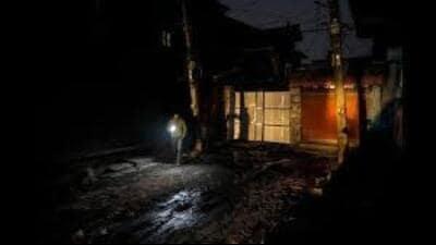 The Kashmir is currently witnessing cold wave, even summer capital witnessing -6.2°C. (HT File)
