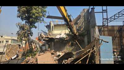 The civic body had decided to demolish these illegal units in two phases. (HT PHOTO) The civic body had decided to demolish these illegal units in two phases. (HT PHOTO)