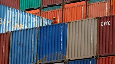 FILE PHOTO: A worker sits on a ship carrying containers at Mundra Port in the western Indian state of Gujarat April 1, 2014. REUTERS/Amit Dave/File Photo (REUTERS)