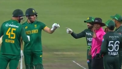 Mohammad Rizwan and Heinrich Klaasen were involved in a heated argument. (Screengrab - X ) Mohammad Rizwan and Heinrich Klaasen were involved in a heated argument. (Screengrab - X )