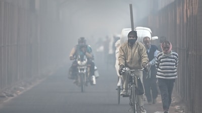Commuters make their way through an old iron bridge on a smoggy winter morning in New Delhi on December 19, 2024. (AFP) Commuters make their way through an old iron bridge on a smoggy winter morning in New Delhi on December 19, 2024. (AFP)
