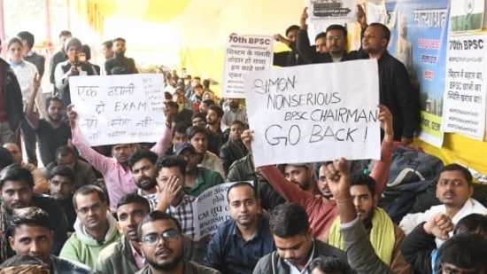 Candidates are of the view that if the examination paper is set tough it will be unfair to the 15,000 students who couldn't take the exam, news agency ANI reported.&nbsp;(Santosh Kumar)