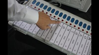 A total of 28 candidates were contested, with AAP and Congress fielding 11 candidates each—one from every ward—while six candidates contested as independents. (HT File)