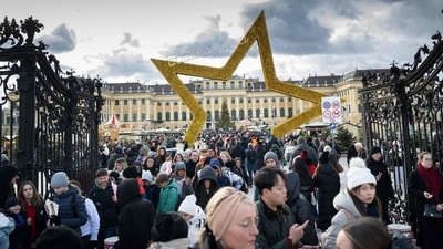 Masses of tourists and locals alike are flooding grounds of the Christmas market at Schoenbrunn imperial palace just few days before Christmas in Vienna, Austria on December 20, 2024. Schoenbrunn Palace was the main summer residence of the Habsburg rulers. (AFP) Masses of tourists and locals alike are flooding grounds of the Christmas market at Schoenbrunn imperial palace just few days before Christmas in Vienna, Austria on December 20, 2024. Schoenbrunn Palace was the main summer residence of the Habsburg rulers. (AFP)
