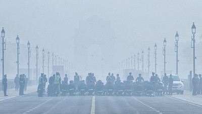 Defence personnel during Republic Day rehearsals at Kartavya Path in New Delhi on Friday. (HT Photo)