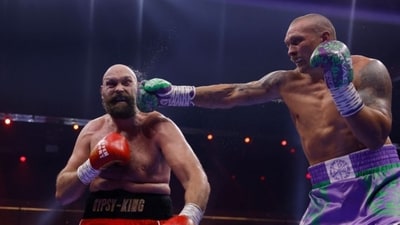 Tyson Fury (left) and Oleksandr Usyk during their bout on Saturday Tyson Fury (left) and Oleksandr Usyk during their bout on Saturday