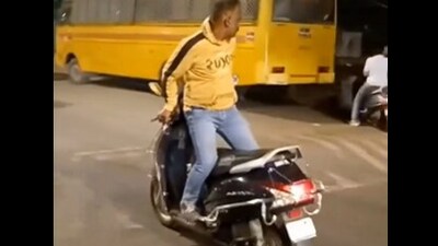 A man performing a risky scooter stunt by sitting backward went viral. (X/@divyakumaari) A man performing a risky scooter stunt by sitting backward went viral. (X/@divyakumaari)