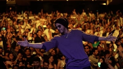 Shah Rukh Khan's films would often feature songs by Abhijeet Bhattacharya in the 90s and early 2000s. Shah Rukh Khan's films would often feature songs by Abhijeet Bhattacharya in the 90s and early 2000s.