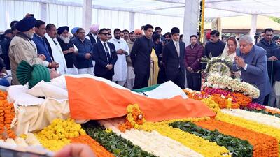Vice President Jagdeep Dhankhar paying tributes his to former Haryana chief minister Om Prakash Chautala in Sirsa on Saturday. (PTI) Vice President Jagdeep Dhankhar paying tributes his to former Haryana chief minister Om Prakash Chautala in Sirsa on Saturday. (PTI)