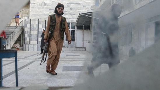 According to intelligence experts, the Pakistani Taliban carried out a heinous nocturnal attack on an army outpost close to the Afghan border on Saturday, killing 16 troops and seriously wounding five more. (AFP)