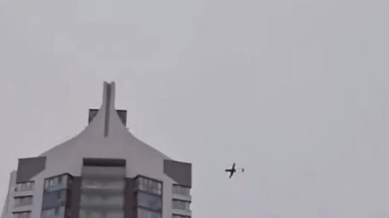 Screenshot from video of of a "Ukrainian drone" before it crashed into a highrise in Russia's Kazan (Russia Today)