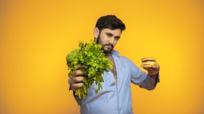 Instead of fast food and processed food, consume green leafy vegetables, whole grains, legumes, lentils, soybeans, eggs, bananas, walnuts, tomatoes, and pumpkin seeds. (Freepik) Instead of fast food and processed food, consume green leafy vegetables, whole grains, legumes, lentils, soybeans, eggs, bananas, walnuts, tomatoes, and pumpkin seeds. (Freepik)
