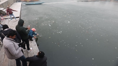 A view of frozen surface parts of Dal Lake in Srinagar. (Waseem Andrabi /Hindustan Times) A view of frozen surface parts of Dal Lake in Srinagar. (Waseem Andrabi /Hindustan Times)