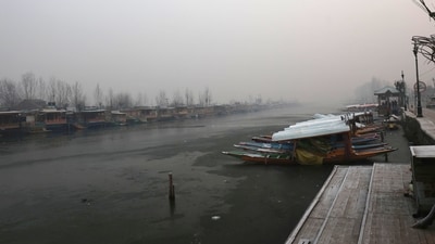 The 40-day harsh winter period, Chillai Kalan, began with an intense cold wave across Kashmir. This marks the second-lowest December temperature recorded in the last 133 years. (Waseem Andrabi /Hindustan Times) The 40-day harsh winter period, Chillai Kalan, began with an intense cold wave across Kashmir. This marks the second-lowest December temperature recorded in the last 133 years. (Waseem Andrabi /Hindustan Times)