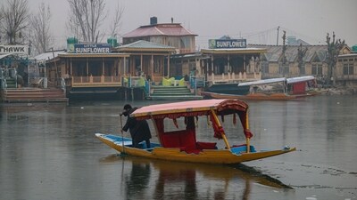 Chillai Kalan&nbsp;extends from December 21 to January 31. It is followed by Chillai Khurd (small cold) from January 31 to February 19 and Chillai Bacha (baby cold) from February 20 to March 02.&nbsp; (Waseem Andrabi /Hindustan Times)