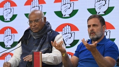 Congress President Mallikarjun Kharge with LoP in the Lok Sabha and party MP Rahul Gandhi, during a press conference, at AICC Headquarters in New Delhi, India, on Thursday, (Hindustan Times) Congress President Mallikarjun Kharge with LoP in the Lok Sabha and party MP Rahul Gandhi, during a press conference, at AICC Headquarters in New Delhi, India, on Thursday, (Hindustan Times)