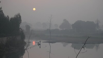 According to CPCB, air quality index between 401 and 450 is considered 'severe'. (Raj K Raj /HT Photo) According to CPCB, air quality index between 401 and 450 is considered 'severe'. (Raj K Raj /HT Photo)