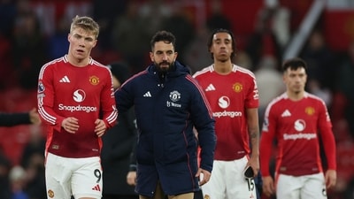 Manchester United's Rasmus Hojlund and Manchester United manager Ruben Amorim look dejected after the match. (Action Images via Reuters)