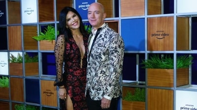 Amazon chief executive officer Jeff Bezos along with fiancee and American news anchor Lauren Sanchez during an event at Grand Hyatt in Mumbai.&nbsp; (HT Photo)