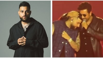 Karan Aujla was seen wiping his tears off after Vicky Kaushal's special words for him. Karan Aujla was seen wiping his tears off after Vicky Kaushal's special words for him.