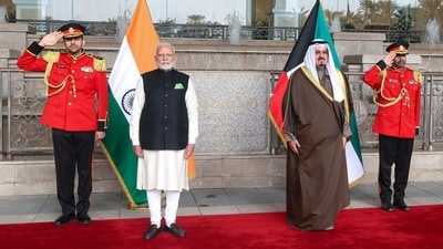 PM Modi (2nd L) with his Kuwaiti counterpart Sheikh Ahmed Abdullah Al-Ahmad Al-Sabah during his ceremonial welcome and Guard of Honour. (PTI)