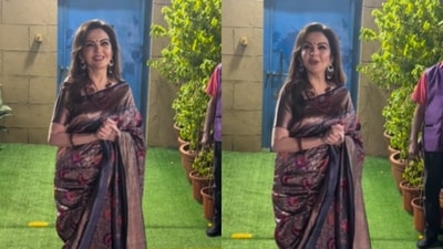 Nita Ambani’s warm gesture of offering food to paparazzi at DAIS annual day impressed social media. (Instagram/varindertchawla) Nita Ambani’s warm gesture of offering food to paparazzi at DAIS annual day impressed social media. (Instagram/varindertchawla)