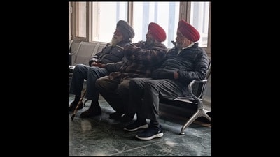 (From left): (grey turban) the then SI Resham Singh, the then ASI Hans Raj(C), the then SI and SHO Gurbachan Singh. (HT Photo) (From left): (grey turban) the then SI Resham Singh, the then ASI Hans Raj(C), the then SI and SHO Gurbachan Singh. (HT Photo)