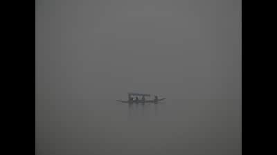 A boatman rows his boat across the Dal lake on cold day in Srinagar on Monday. (Waseem Andrabi /HT) A boatman rows his boat across the Dal lake on cold day in Srinagar on Monday. (Waseem Andrabi /HT)
