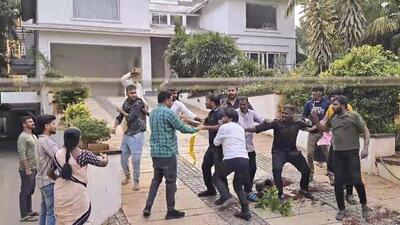 A group of protestors at the residence of Telugu actor Allu Arjun in Hyderabad, Telangana, on Sunday. (PTI) A group of protestors at the residence of Telugu actor Allu Arjun in Hyderabad, Telangana, on Sunday. (PTI)