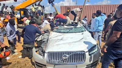 The accident occurred on National Highway 48 near Nelamangala, on the outskirts of Bengaluru. (X/drivesmart_IN) The accident occurred on National Highway 48 near Nelamangala, on the outskirts of Bengaluru. (X/drivesmart_IN)