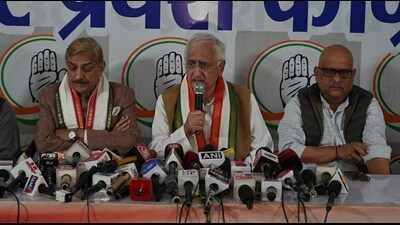Congress leaders (L to R) Pramod Tiwari, Salman Khurshid and Ajay Rai at a press conference in Lucknow on Monday. (Deepak Gupta/HT) Congress leaders (L to R) Pramod Tiwari, Salman Khurshid and Ajay Rai at a press conference in Lucknow on Monday. (Deepak Gupta/HT)