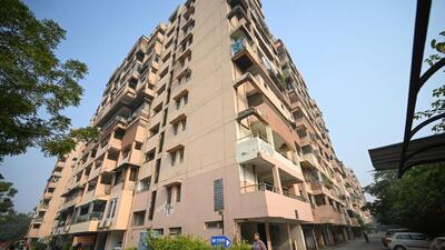 Cracks in the building of Signature View Apartments at Mukherjee Nagar in New Delhi on December 18. (Sanchit Khanna/HT Photo) Cracks in the building of Signature View Apartments at Mukherjee Nagar in New Delhi on December 18. (Sanchit Khanna/HT Photo)