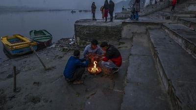 People at Yamuna Ghat on Monday morning in New Delhi. (Raj K Raj/HT Photo) People at Yamuna Ghat on Monday morning in New Delhi. (Raj K Raj/HT Photo)