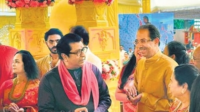 Raj and Uddhav Thackarey were seen socialising at Yash Deshpande’s wedding Raj and Uddhav Thackarey were seen socialising at Yash Deshpande’s wedding