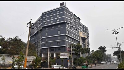 The hotel where the robbery took place in Ludhiana on Monday. (Manish/HT)