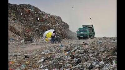 The protesting residents of Dadumajra visited the MC office on Monday, to urge municipal commissioner Amit Kumar to clear the waste from the site. (HT file photo for representation) The protesting residents of Dadumajra visited the MC office on Monday, to urge municipal commissioner Amit Kumar to clear the waste from the site. (HT file photo for representation)