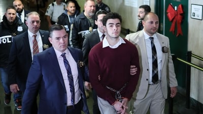 Luigi Nicholas Mangione (C) arrives at Manhattan Criminal Court in New York on December 23, 2024. Mangione, 26, is accused of shooting UnitedHealthcare chief executive Brian Thompson on a Manhattan street on December 4. (Photo by CHARLY TRIBALLEAU / AFP) (AFP) Luigi Nicholas Mangione (C) arrives at Manhattan Criminal Court in New York on December 23, 2024. Mangione, 26, is accused of shooting UnitedHealthcare chief executive Brian Thompson on a Manhattan street on December 4. (Photo by CHARLY TRIBALLEAU / AFP) (AFP)
